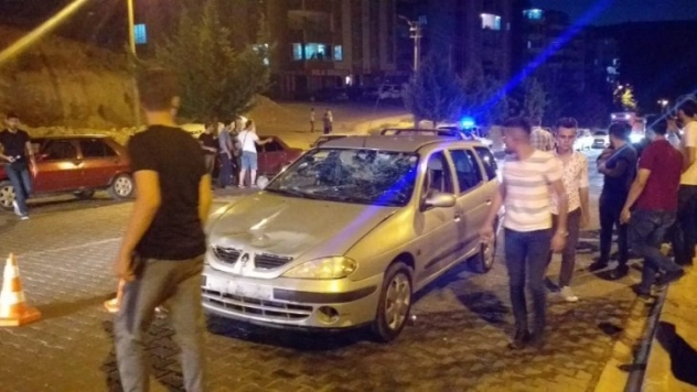 Adıyaman da otomobil ile motosiklet çarpıştı: 2 yaralı