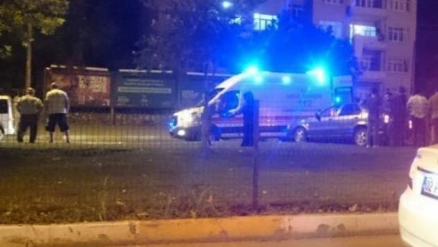 Adıyaman'da otomobil refüje çıktı: 3 yaralı