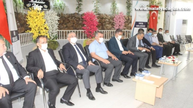 Adıyaman'da protokol üyeleri vatandaşlarla bayramlaştı