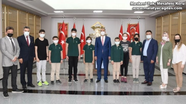 Adıyaman Doğa Koleji'nin yedi öğrencisi dünya birincisi