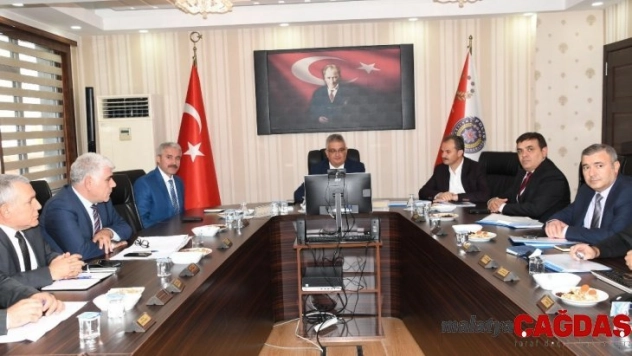 Trafik düzenlemesi toplantısı Vali Aykut Pekmez başkanlığında yapıldı