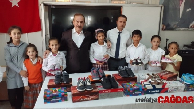 Adıyaman Ticaret Borsası Samsat'ta öğrencilere yardım yaptı