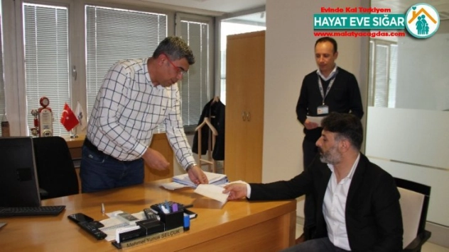 Adıyamanlı iş adamı Milli Dayanışma Kampanyası'na 300 bin TL bağışladı