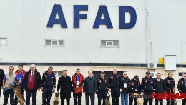 AFAD'ın gücüne güç katacak 5 köpekli arama timine sertifika