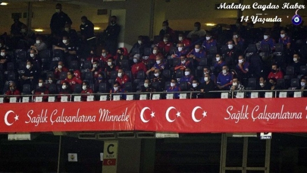 AFAD ve AKUT ekipleri Rusya maçını izledi