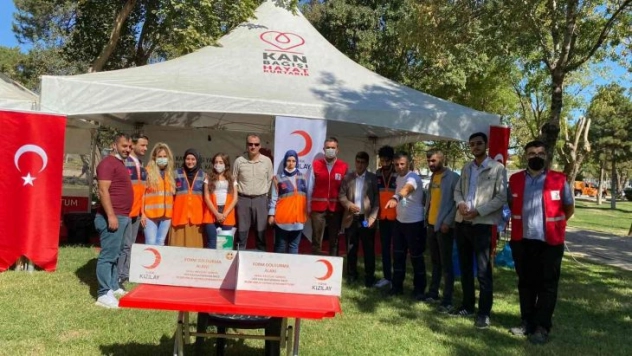 Afetlerin gönüllü ordusu, Kızılay'a kan bağışı için harekete geçti