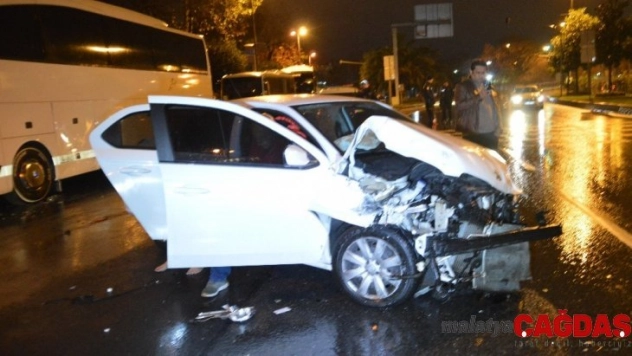 Afgan Uyruklu alkollü sürücü çarptığı otomobili 300 metre ileri savruldu