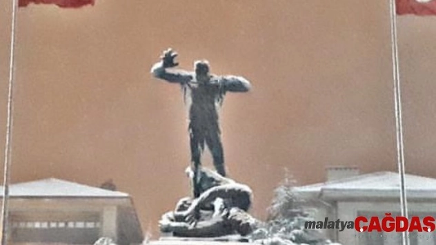 Afyonkarahisar'da kar yağışı sonrası kartpostallık görüntü