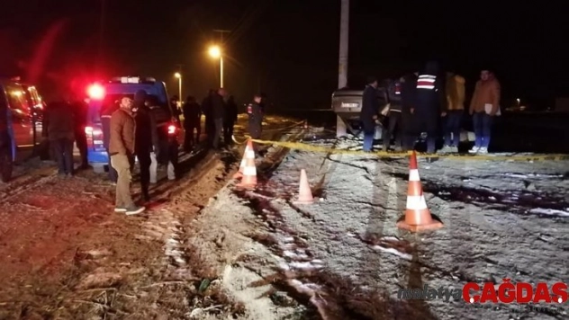 Afyonkarahisar'da otomobil elektrik direğine çarptı: 1 ölü