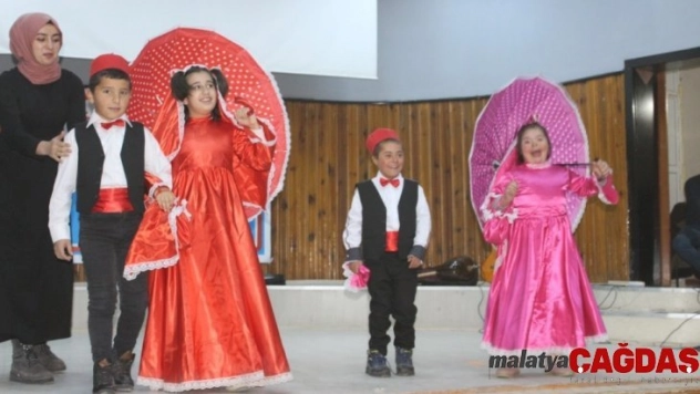 Ağrı'da Engelli Öğrencilerden Dünya Engelliler Farkındalık Günü Programı