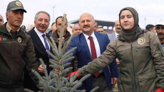 Ağrı'da fidanlar toprakla buluştu
