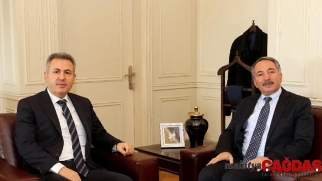 Ağrı Valisi Elban, AİÇÜ Rektörü Prof. Dr. Karabulut'u ziyaret etti