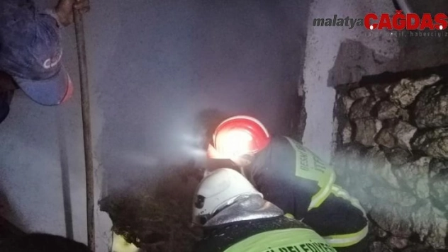 Ahırda çıkan yangın korkuttu