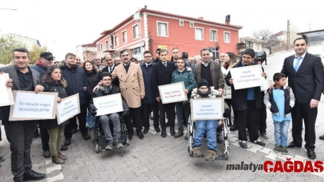 Ahlat'ta engelliler için farkındalık yürüyüşü