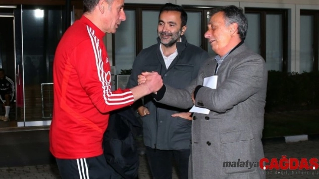 Ahmet Nur Çebi'den takıma moral ziyareti