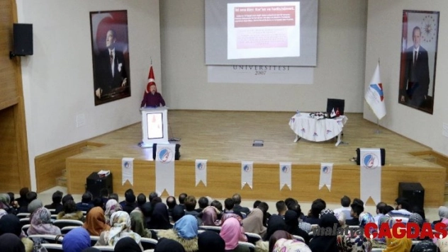 AİÇÜ' de 'Kur'an Bize Yeter Söylemi' konferansı düzenlendi