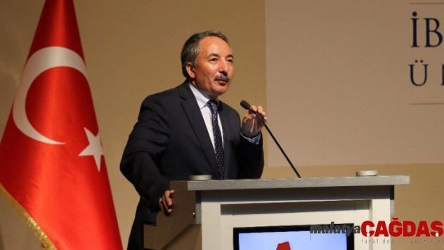 AİÇÜ'de 'Toplumsal Değişimde Kadın Erkek Rolleri ve Şiddet' konferansı düzenlendi