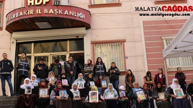 Ailelerin evlat nöbeti çığ gibi büyüyor: Bir aile daha evlat nöbetinde