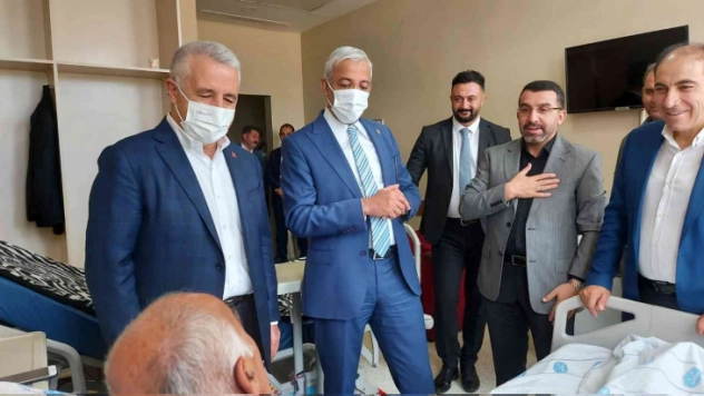 AK Kars Milletvekilleri hastaneyi ziyaret etti