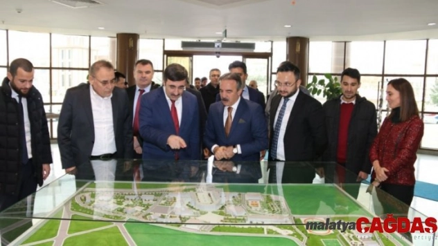 AK Parti Genel Başkan Yardımcısı Yılmaz NEVÜ'de