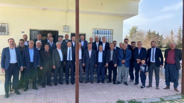 AK Parti heyeti, muhtarlarla bir araya geldi