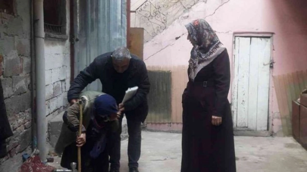 AK Parti ilçe Başkanı Demir, 'Neno' teyzeyi unutmadı