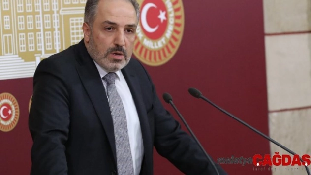 AK Parti İstanbul Milletvekili Mustafa Yeneroğlu partisinden istifa etti
