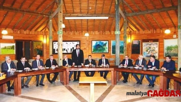 AK Partili ilçe ve belde belediye başkanları Gediz'de toplandı