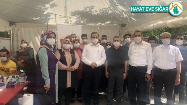 AK Partili kadınlar kan bağışında bulundu