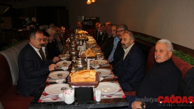 AK Partili Kavuncu, muhtarla buluştu