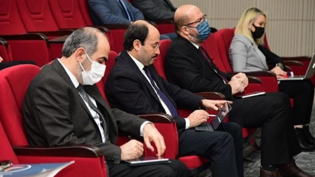 Akademik yılın ilk değerlendirme toplantıları Rektör Çakmak başkanlığında gerçekleşti