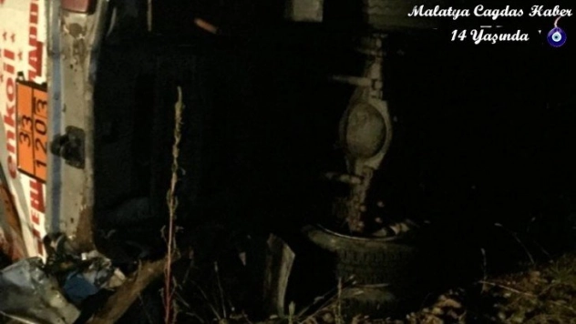 Akaryakıt yüklü tanker şarampole yuvarlandı: 3 yaralı