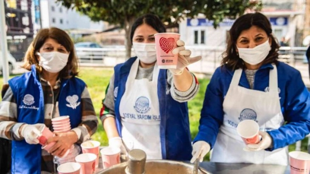 Akay: 'Hiç kimsenin yatağa aç girmemesi için çalışıyoruz'