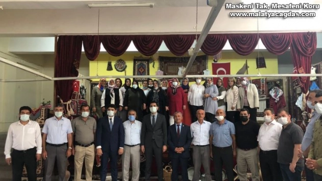 Akçadağ'da El Emeği Göz Nuru sergisine yoğun ilgi