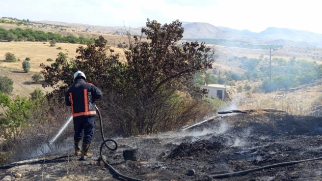 Akçadağ'da Bahçe Yangını Korkuttu