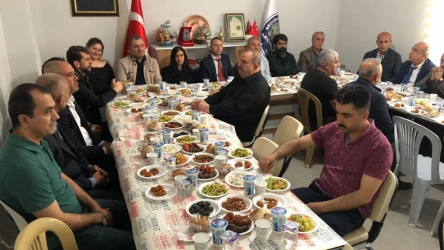 Akçadağ Dayanışma Derneği İftar Programı Düzenledi