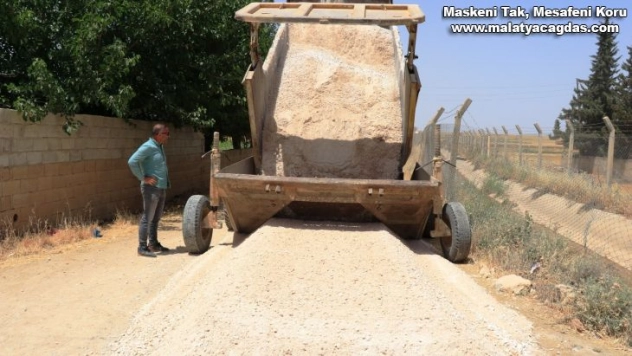 Akçakale'de yol çalışması sürüyor