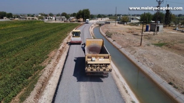 Akçakale kırsalında asfalt çalışması