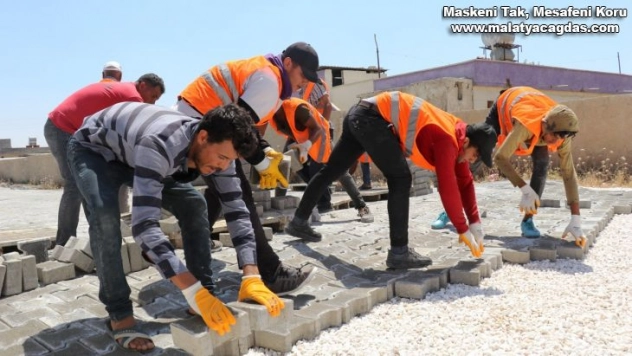 Akçakale kırsalındaki kilitli parke çalışmaları devam ediyor