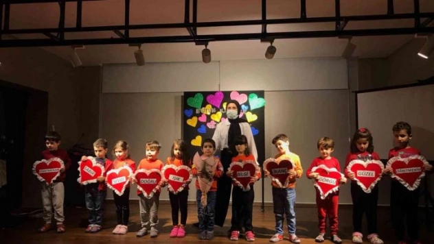 AKD KİDS öğrencilerinden öğretmenler günü etkinliği