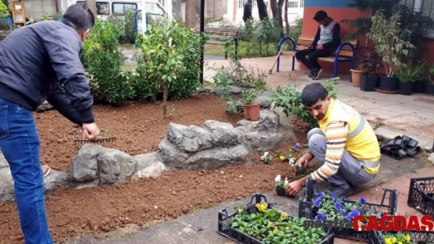 Akdeniz'de parklar çiçek açıyor