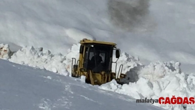 Akedaş ekiplerinin zorlu mesaisi