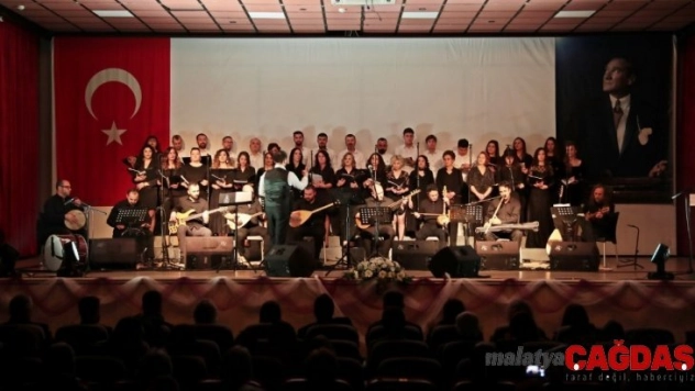 Akhisar Belediyesi THM Korosu ilk konserini verdi
