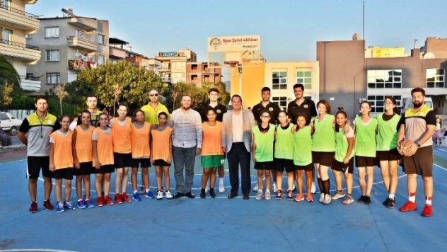 Akhisar sokaklarında basketbol coşkusu yaşandı