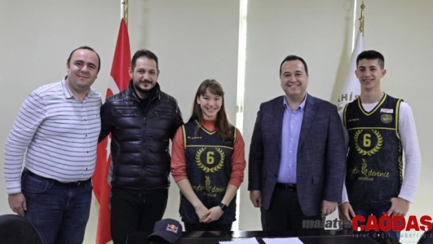 Akhisarlı Dünya şampiyonu artık kendi evinde