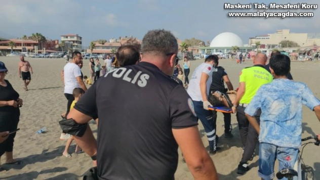 Akıntıya kapılan genç son anda kurtarıldı