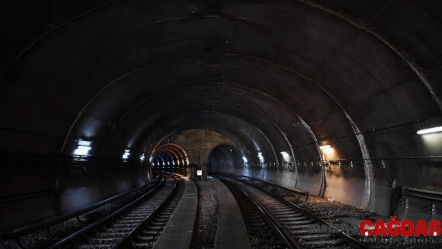 Akköprü-İvedik metro istasyonları arasında raylar değiştirildi