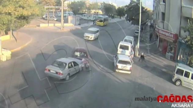 Aksaray'da dikkatsizlik sonucu yaşanan kaza şehir polis kamerasında