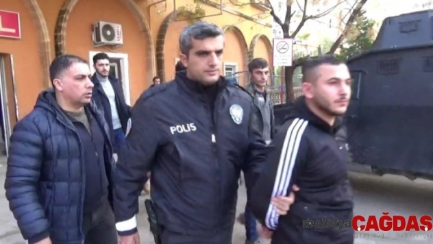 Akü hırsızları 4 bin saatlik kamera incelemesi sonucu yakalandı