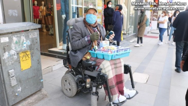 Aküsü biten engelli vatandaşın yardımına onlar koştu